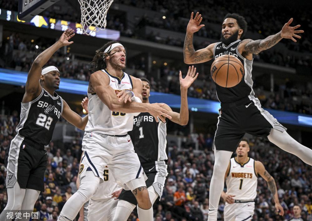 早在他效力 早在他效力