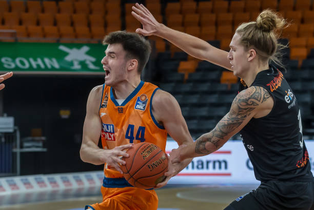 不仅因为单 不仅因为单